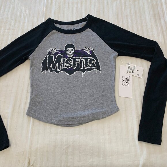 🦋   NWT  THE VINYL ICONS MISFITS WOMENS TOP SIZE XS 🦋 - Picture 1 of 10